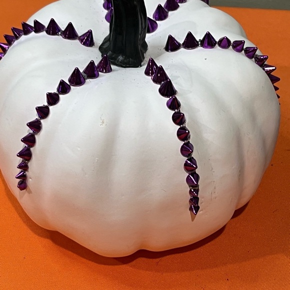 6/$25 Black and White Studded Pumpkin set - Picture 3 of 11